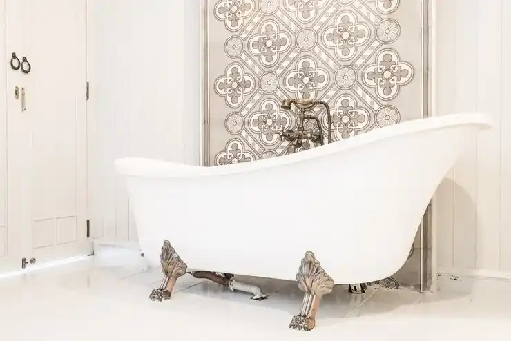 Luxurious bathtub