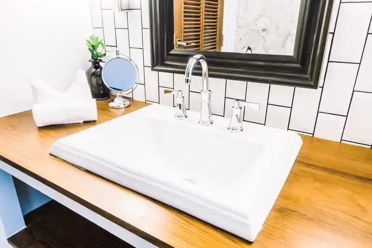 Elegant sink and vanity